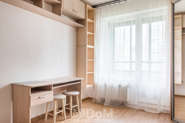 Продам однокомнатную (1-комн.) квартиру, Воронцовский б-р, 2, Мурино п