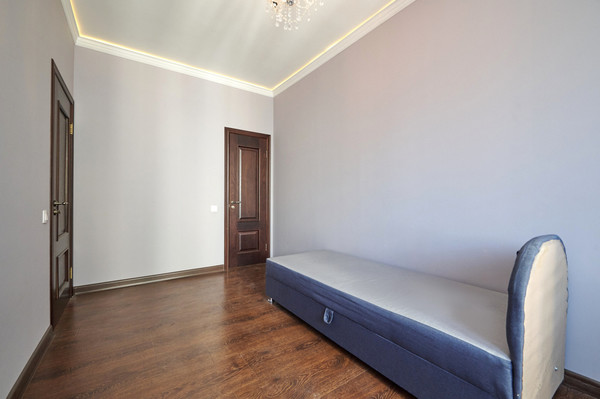 Продам трехкомнатную (3-комн.) квартиру, Кронштадтский б-р, 6к5, Москва г