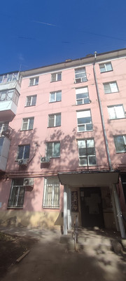 Продам трехкомнатную (3-комн.) квартиру, Таганрогская ул, 135/2, Ростов-на-Дону г