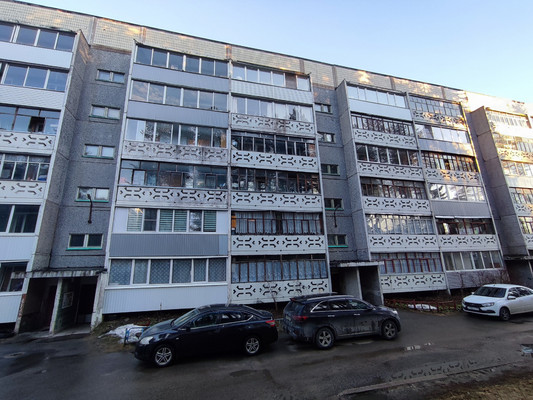 Продам двухкомнатную (2-комн.) квартиру, Ленинградская ул, 4, Костомукша г