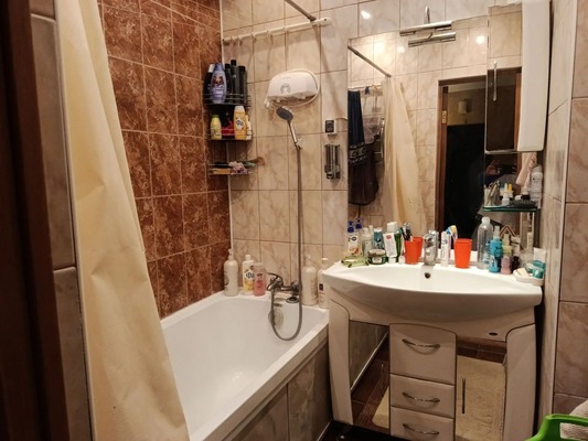 Продам трехкомнатную (3-комн.) квартиру, Сиреневая ул, 7, Озерецкое с