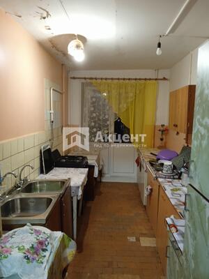 Продам комнату в 10-комн. квартире, Слесарный пер, 13, Иваново г