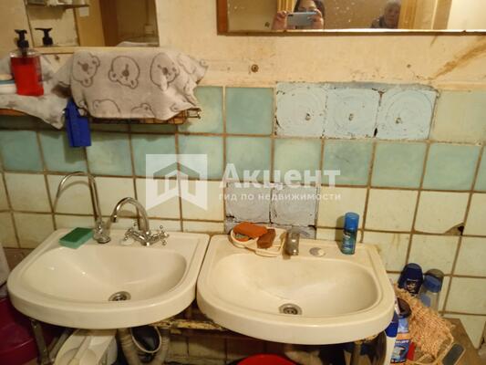 Продам комнату в 10-комн. квартире, Слесарный пер, 13, Иваново г