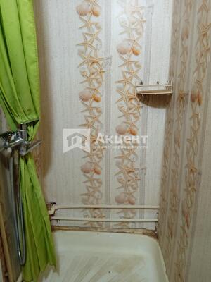 Продам комнату в 10-комн. квартире, Слесарный пер, 13, Иваново г