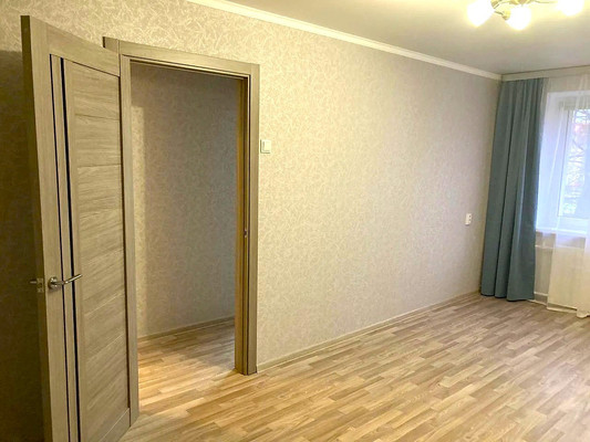 Продам двухкомнатную (2-комн.) квартиру, Калинина пр-кт, 61, Калининград г