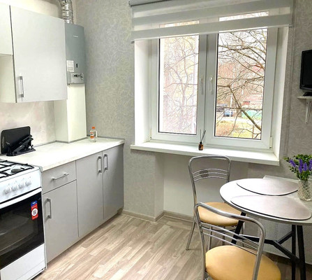 Продам двухкомнатную (2-комн.) квартиру, Калинина пр-кт, 61, Калининград г