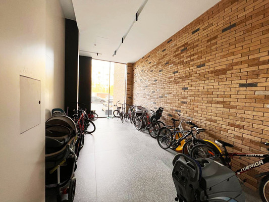 Продам трехкомнатную (3-комн.) квартиру, Зорге ул, 9к2, Москва г