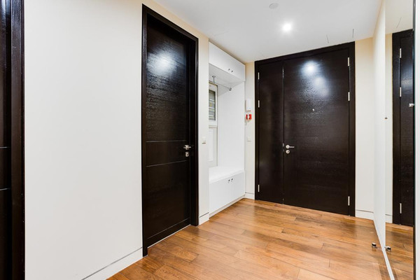 Продам трехкомнатную (3-комн.) квартиру, 1-й Красногвардейский проезд, 21к2, Москва г