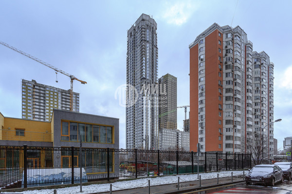 Продам однокомнатную (1-комн.) квартиру (долевое), Озёрная ул, Москва г