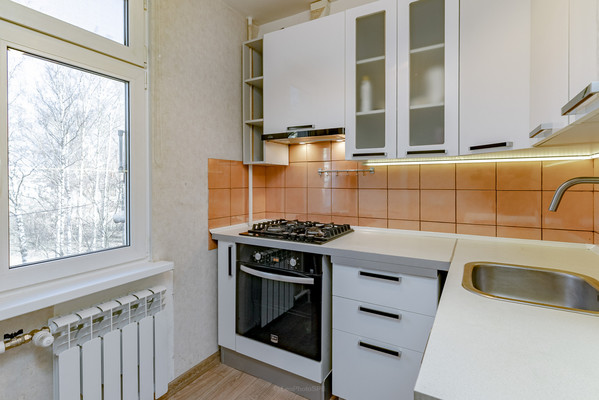 Продам трехкомнатную (3-комн.) квартиру, Стачек пр-кт, 212А, Санкт-Петербург г