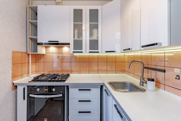 Продам трехкомнатную (3-комн.) квартиру, Стачек пр-кт, 212А, Санкт-Петербург г