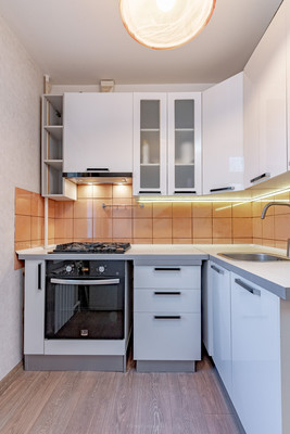 Продам трехкомнатную (3-комн.) квартиру, Стачек пр-кт, 212А, Санкт-Петербург г