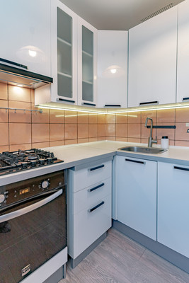 Продам трехкомнатную (3-комн.) квартиру, Стачек пр-кт, 212А, Санкт-Петербург г