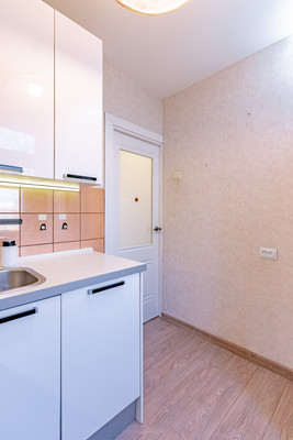 Продам трехкомнатную (3-комн.) квартиру, Стачек пр-кт, 212А, Санкт-Петербург г