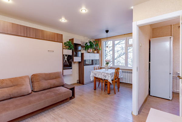 Продам трехкомнатную (3-комн.) квартиру, Стачек пр-кт, 212А, Санкт-Петербург г