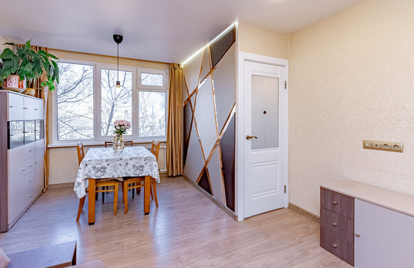 Продам трехкомнатную (3-комн.) квартиру, Стачек пр-кт, 212А, Санкт-Петербург г