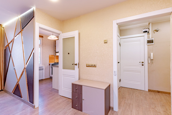 Продам трехкомнатную (3-комн.) квартиру, Стачек пр-кт, 212А, Санкт-Петербург г