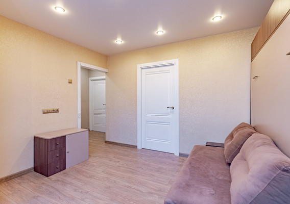 Продам трехкомнатную (3-комн.) квартиру, Стачек пр-кт, 212А, Санкт-Петербург г