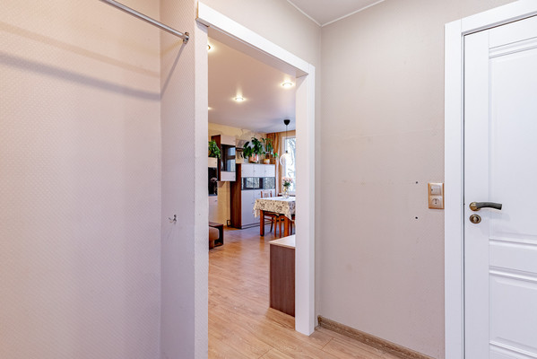 Продам трехкомнатную (3-комн.) квартиру, Стачек пр-кт, 212А, Санкт-Петербург г