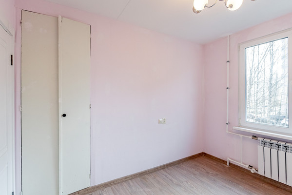 Продам трехкомнатную (3-комн.) квартиру, Стачек пр-кт, 212А, Санкт-Петербург г