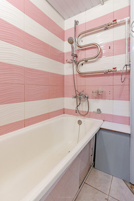 Продам трехкомнатную (3-комн.) квартиру, Стачек пр-кт, 212А, Санкт-Петербург г