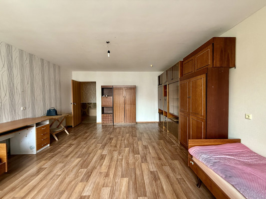 Продам трехкомнатную (3-комн.) квартиру, Спирина ул, 5к1, Красное Село г