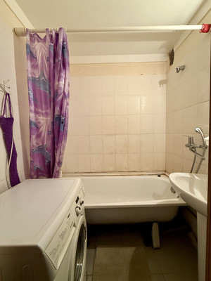 Продам трехкомнатную (3-комн.) квартиру, Спирина ул, 5к1, Красное Село г