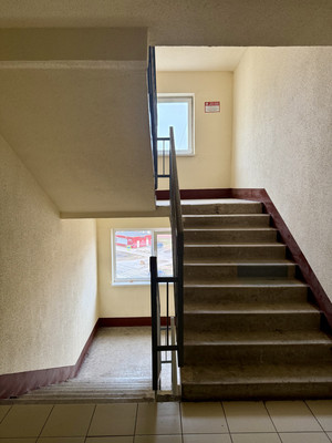 Продам трехкомнатную (3-комн.) квартиру, Спирина ул, 5к1, Красное Село г