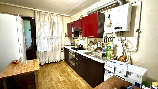 Продам двухкомнатную (2-комн.) квартиру, Баррикадная ул, 70, Симферополь г