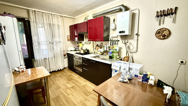 Продам двухкомнатную (2-комн.) квартиру, Баррикадная ул, 70, Симферополь г