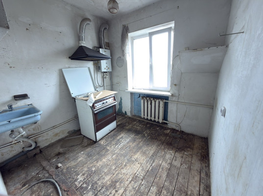 Продам трехкомнатную (3-комн.) квартиру, Новосочинский проезд, 4, Армавир г