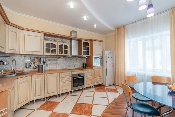 Продам трехкомнатную (3-комн.) квартиру, Комсомольская ул, 29, Ханты-Мансийск г