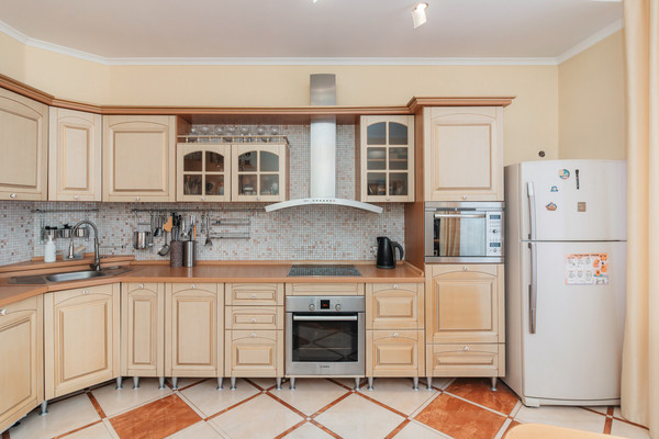 Продам трехкомнатную (3-комн.) квартиру, Комсомольская ул, 29, Ханты-Мансийск г