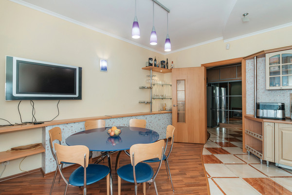 Продам трехкомнатную (3-комн.) квартиру, Комсомольская ул, 29, Ханты-Мансийск г