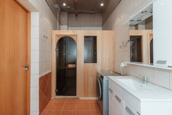 Продам трехкомнатную (3-комн.) квартиру, Комсомольская ул, 29, Ханты-Мансийск г