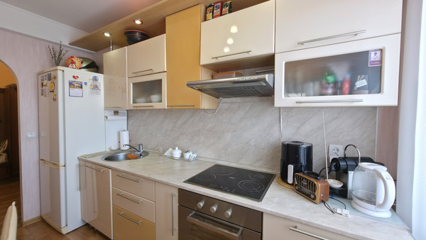 Продам двухкомнатную (2-комн.) квартиру, Шаронова ул, 14, Ишим г