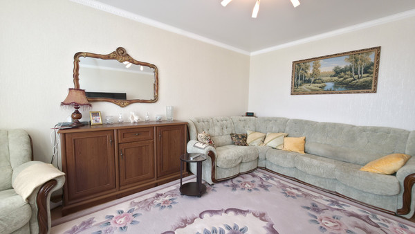 Продам двухкомнатную (2-комн.) квартиру, Шаронова ул, 14, Ишим г