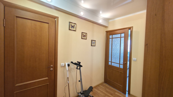 Продам двухкомнатную (2-комн.) квартиру, Шаронова ул, 14, Ишим г