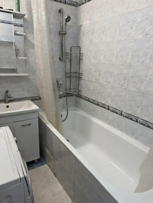 Продам двухкомнатную (2-комн.) квартиру, Морозова ул, 152, Сыктывкар г