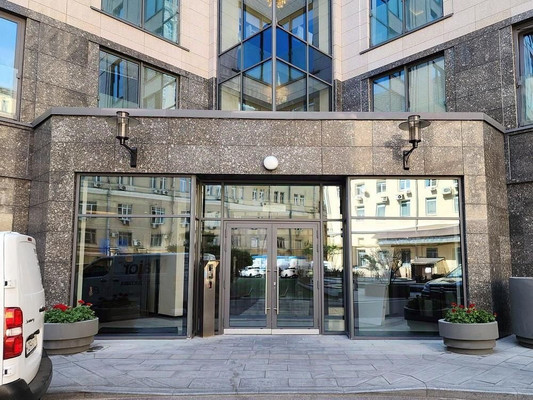 Продам двухкомнатную (2-комн.) квартиру, Большая Садовая ул, 5к1, Москва г