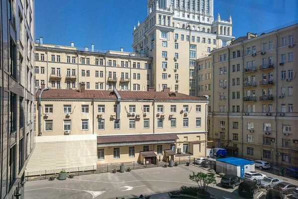 Продам двухкомнатную (2-комн.) квартиру, Большая Садовая ул, 5к1, Москва г