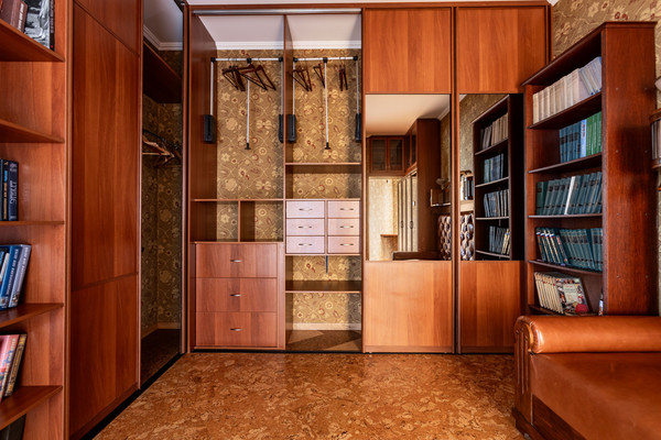 Продам двухкомнатную (2-комн.) квартиру, Мануильского ул, 37, Кронштадт г