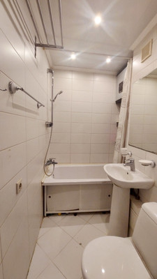 Продам двухкомнатную (2-комн.) квартиру, Татарстан ул, 64, Казань г