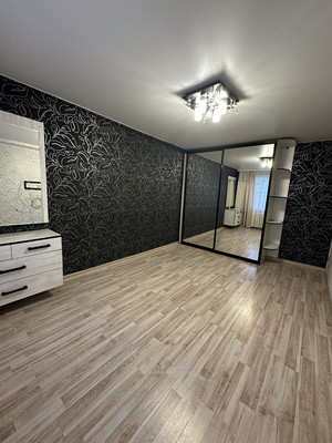 Продам двухкомнатную (2-комн.) квартиру, Солидарности ул, 18, Казань г