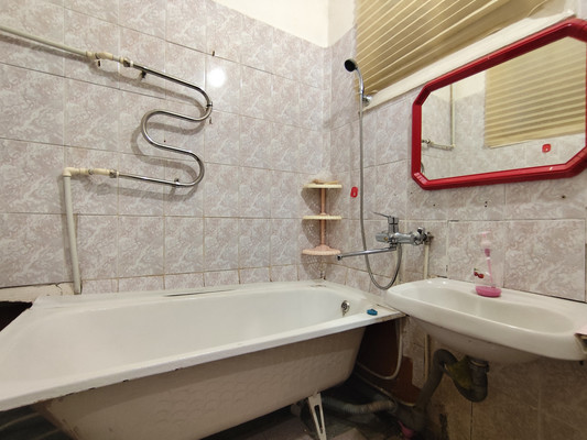 Продам двухкомнатную (2-комн.) квартиру, Коминтерна ул, 68, Нижний Тагил г