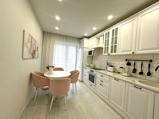 Продам двухкомнатную (2-комн.) квартиру, Разведчика Ахмерова ул, 7, Казань г