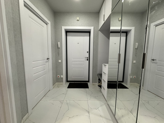 Продам двухкомнатную (2-комн.) квартиру, Разведчика Ахмерова ул, 7, Казань г