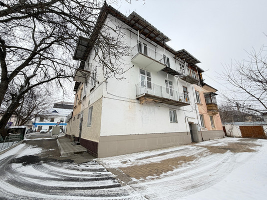 Продам трехкомнатную (3-комн.) квартиру, Ногмова ул, 54, Нальчик г