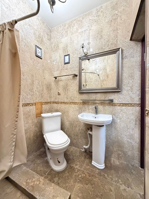 Продам двухкомнатную (2-комн.) квартиру, Оранжерейная ул, 7а, Нальчик г