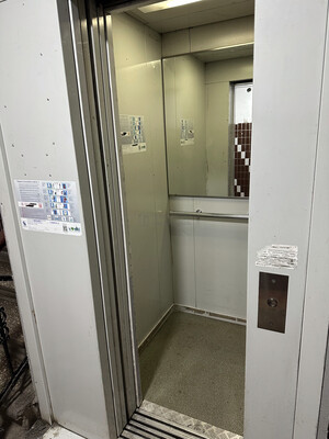 Продам трехкомнатную (3-комн.) квартиру, Трофимова ул, 31, Москва г